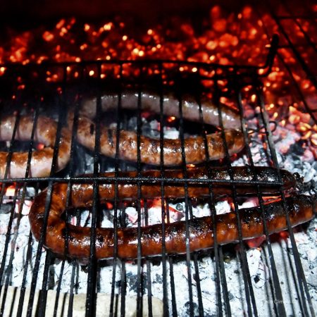 3. Asado de embutidos sobre brasas. Choricer, 2025