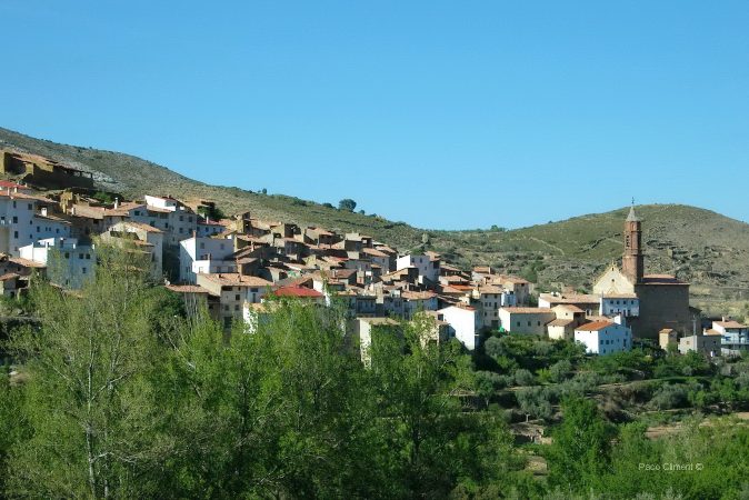 1. Vista de Seno con la iglesia parroquial como protagonista, 2005.