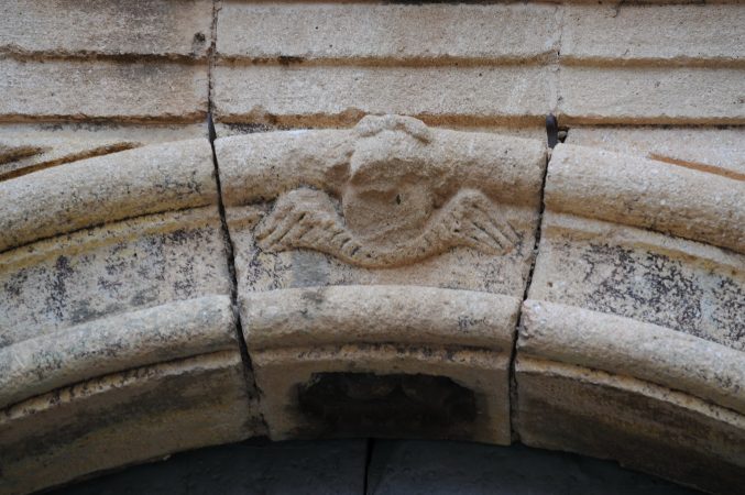 1. Portada de la iglesia parroquial de Santa Elena, 2010.