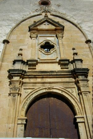 1. Portada de la iglesia parroquial de Santa Elena, 2005.