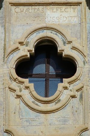 3. Portada de la iglesia parroquial de Santa Elena, 2005.