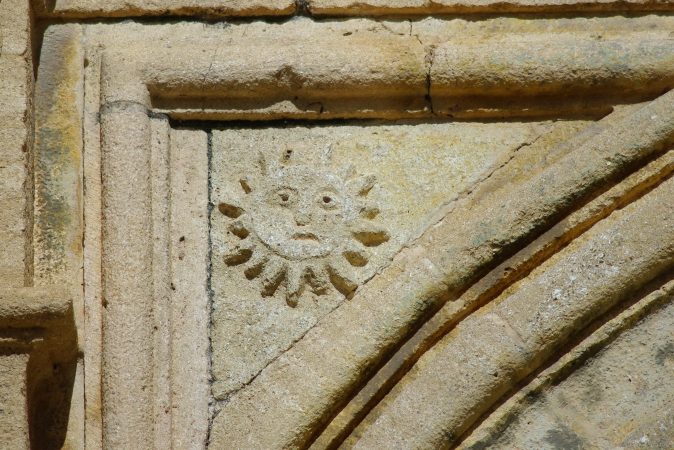 5. Portada de la iglesia parroquial de Santa Elena, 2005.