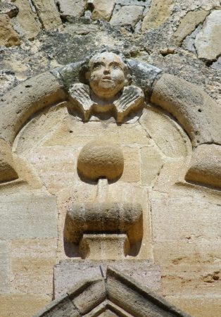 4. Portada de la iglesia parroquial de Santa Elena, 2005.